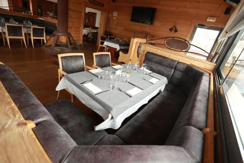 Le Konine - Hotel & Bar & Restaurant Montceau-les-Mines Buitenkant foto